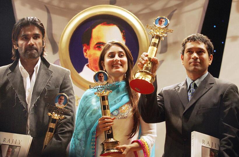 Suneil Shetty, Kareena Kapoor and Sachin Tendulkar at the Rajiv Gandhi Awards.