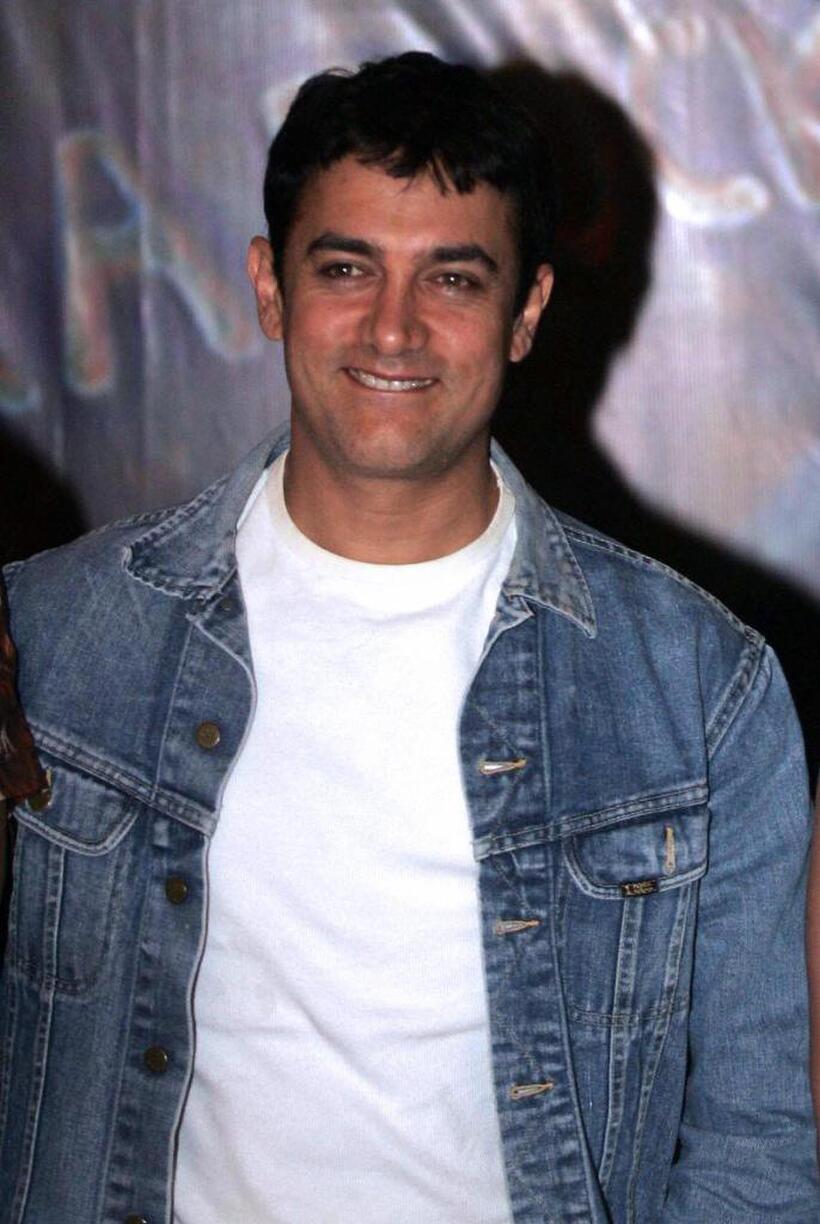 Aamir Khan at the promotional event of "Rang De Basanti" (Colours of Spring).