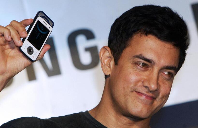 Aamir Khan at the promotional event of Samsung mobile.