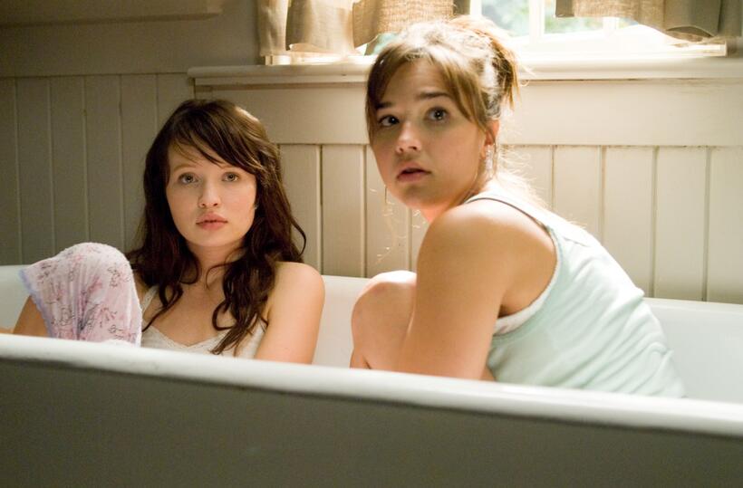 Emily Browning as Anna and Arielle Kebbel as Alex in "The Uninvited."