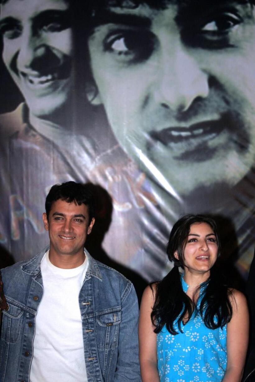 Aamir Khan and Soha Ali Khan at the promotional event of "Rang De Basanti."