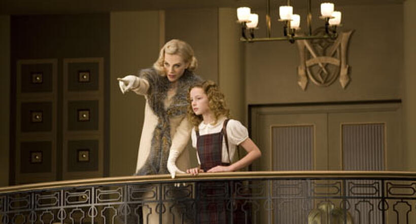 Nicole Kidman and Dakota Blue Richards in "The Golden Compass."