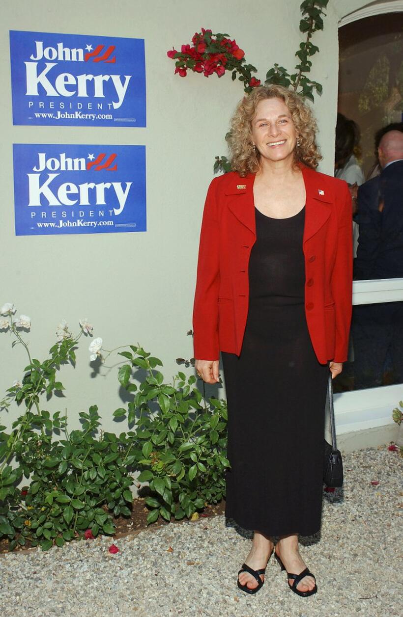 Carole King at the "Lift Ev'ry Vote" Hollywood fundraiser for Democratic Presidential frontrunner John Kerry.