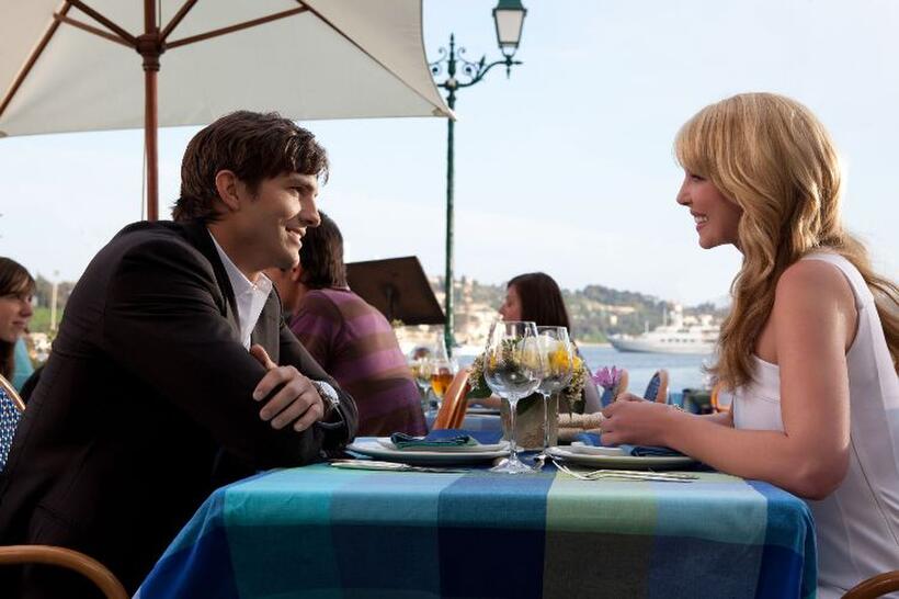 Ashton Kutcher as Spencer Aimes and Katherine Heigl as Jen Kornfeldt in "Killers."