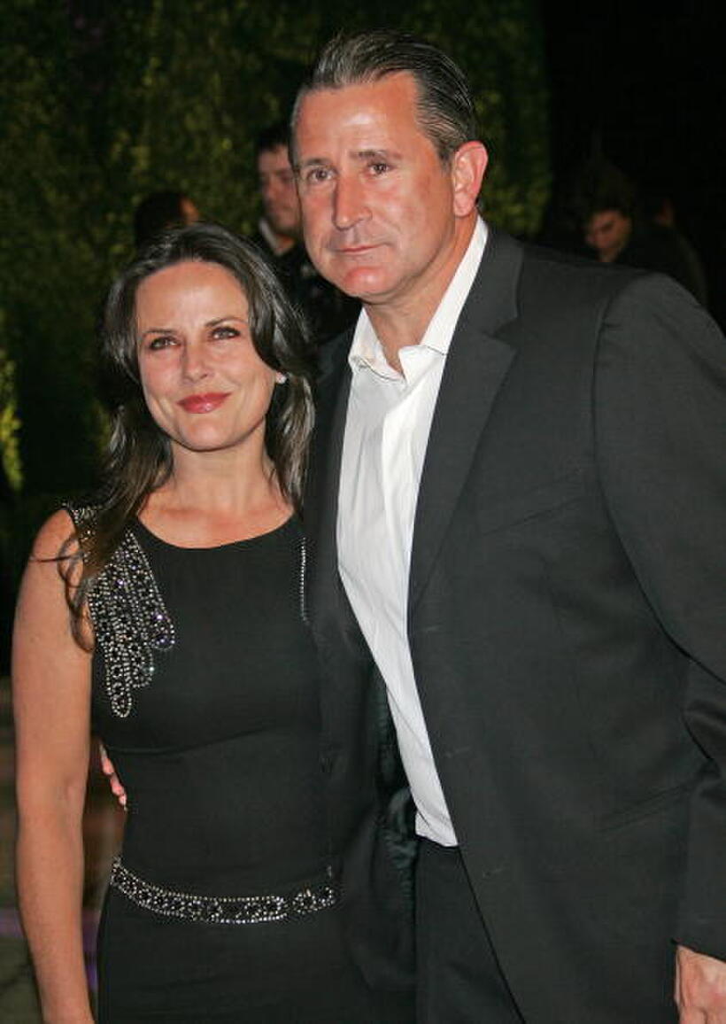 Anthony LaPaglia and his wife Gia Carides at the 2007 Vanity Fair Oscar Party at Mortons.