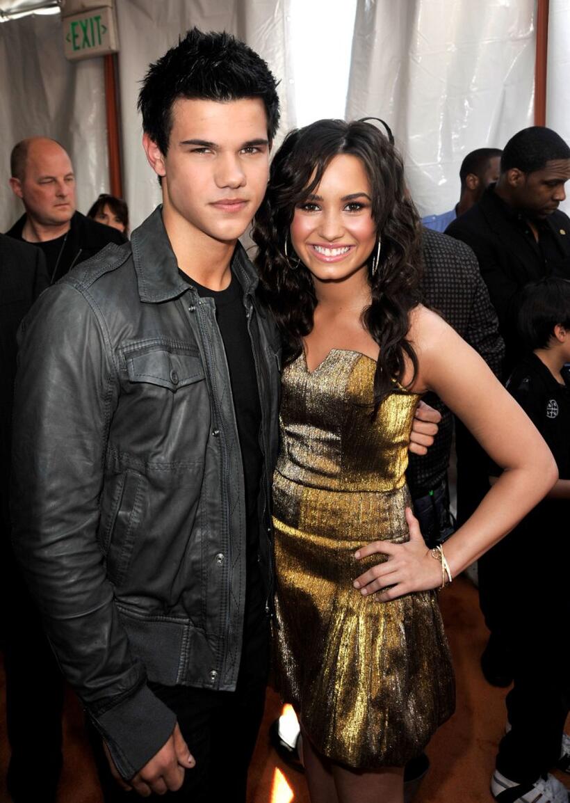 Taylor Lautner and Demi Lovato at the Nickelodeon's 2009 Kids' Choice Awards.