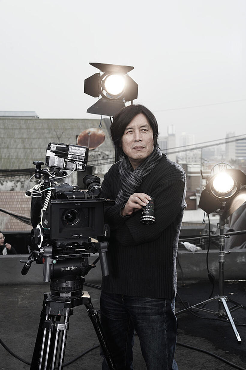 Director Lee Chang-Dong on the set of "Poetry."
