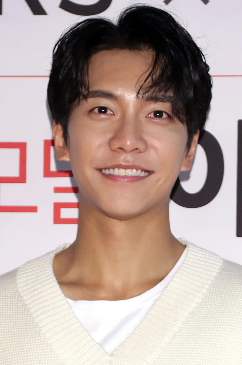 Lee Seung-Gi at the photocall for LEADERS Cosmetic in Seoul.