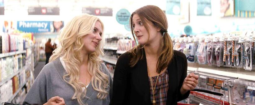 Scarlett Johansson as Anna and Drew Barrymore as Mary in "He's Just Not That Into You."