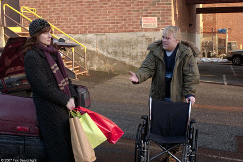 Laura Linney and Philip Seymour Hoffman in "The Savages."