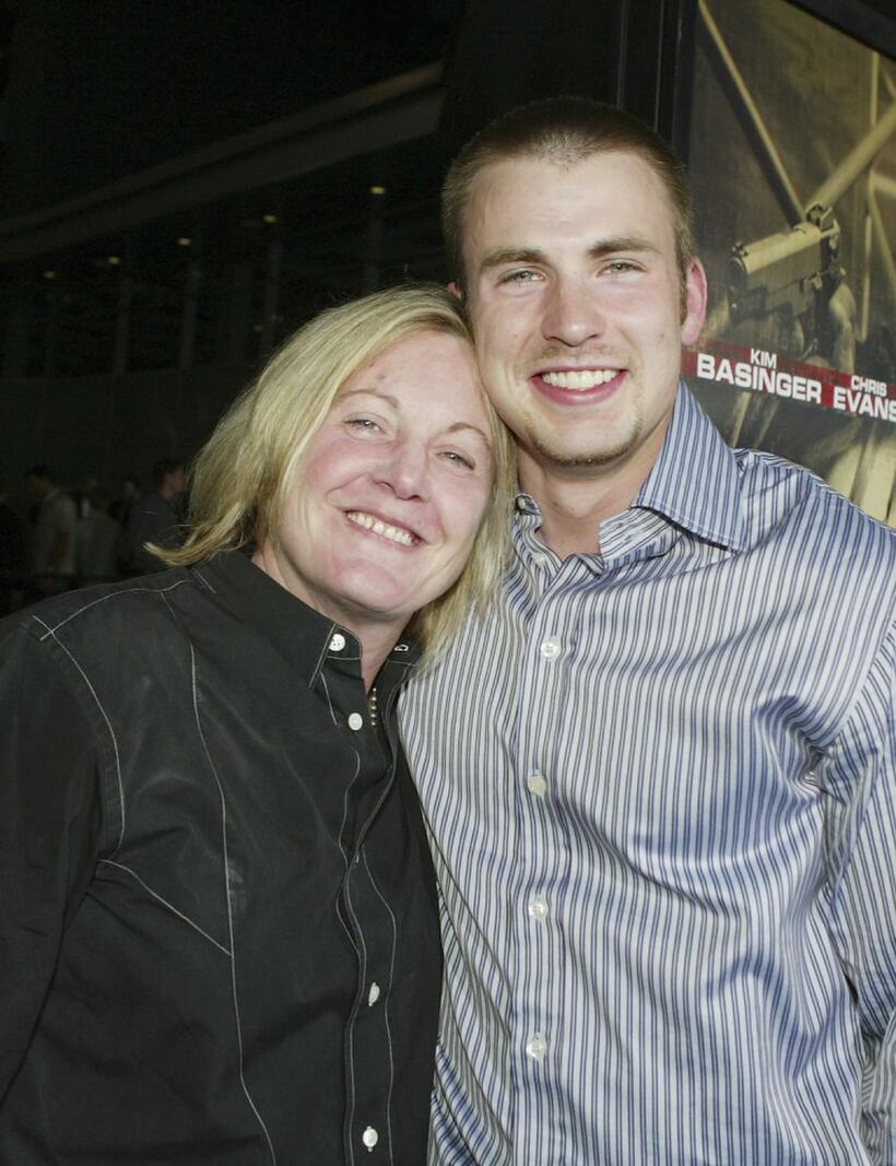 Lauren Lloyd and Chris Evans at the premiere of "Cellular."