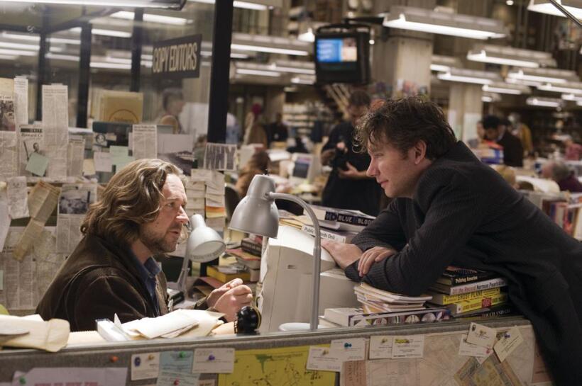 Russell Crowe and Director Kevin Macdonald on the set of "State of Play."