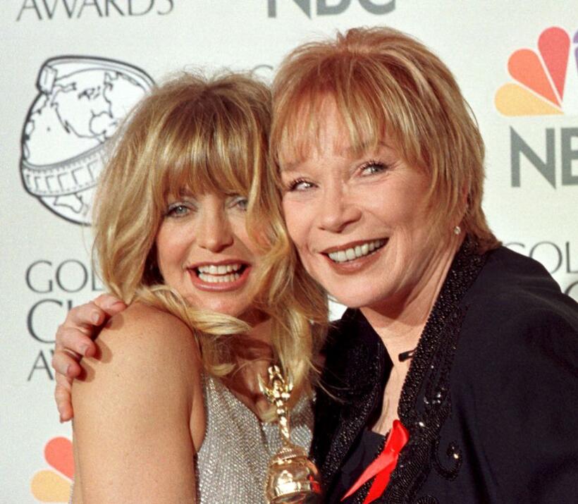 Shirley MacLaine and Goldie Hawn at the 57th Golden Globes.