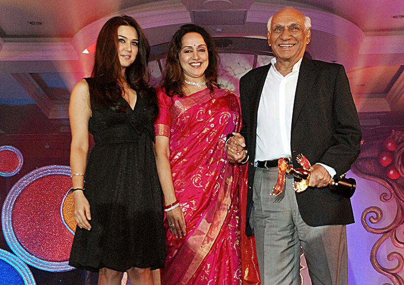 Preity Zinta, Hema Malini and director Yash Chopra at the Bharat and Dorries Hair Styling and Make Up Award 2010 ceremony in Mumbai.