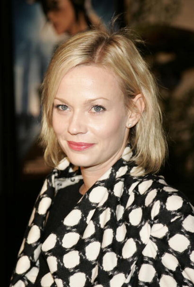 Samantha Mathis at the premiere of "Aeon Flux".