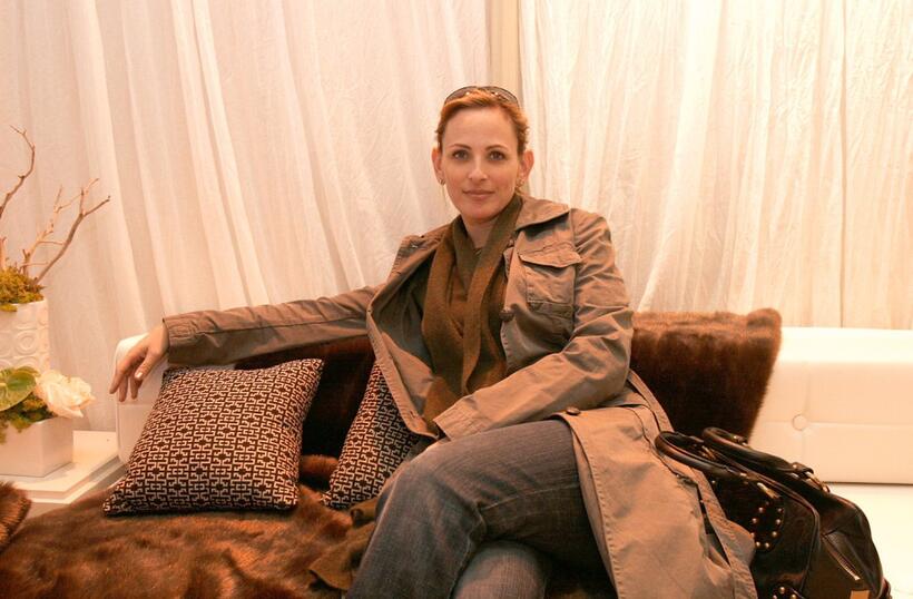 Marlee Matlin luxuriates at the InStyle Golden Globe Suite.