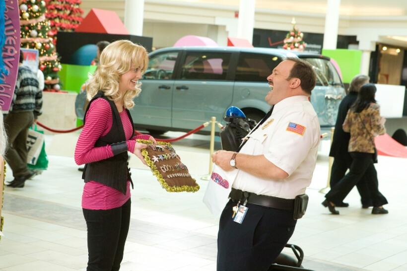 Jayma Mays as Amy and Kevin James as Paul Blart in "Paul Blart: Mall Cop."