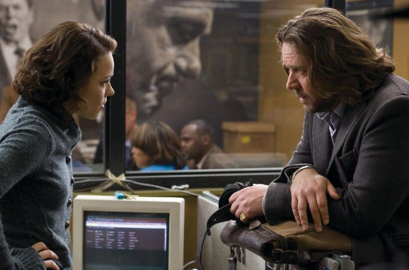 Rachel Mcadams as Della Frye and Russell Crowe as Cal McAffrey in "State of Play."