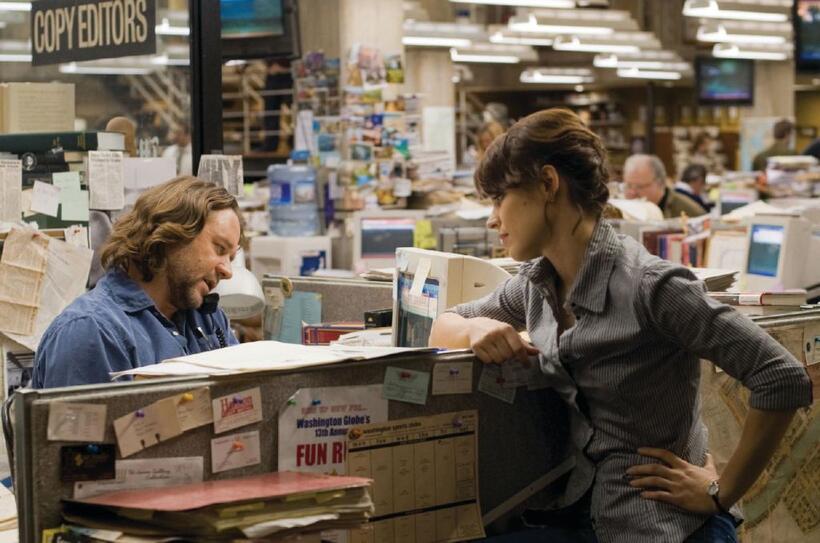 Russell Crowe as Cal McAffrey and Rachel Mcadams as Della Frye in "State of Play."