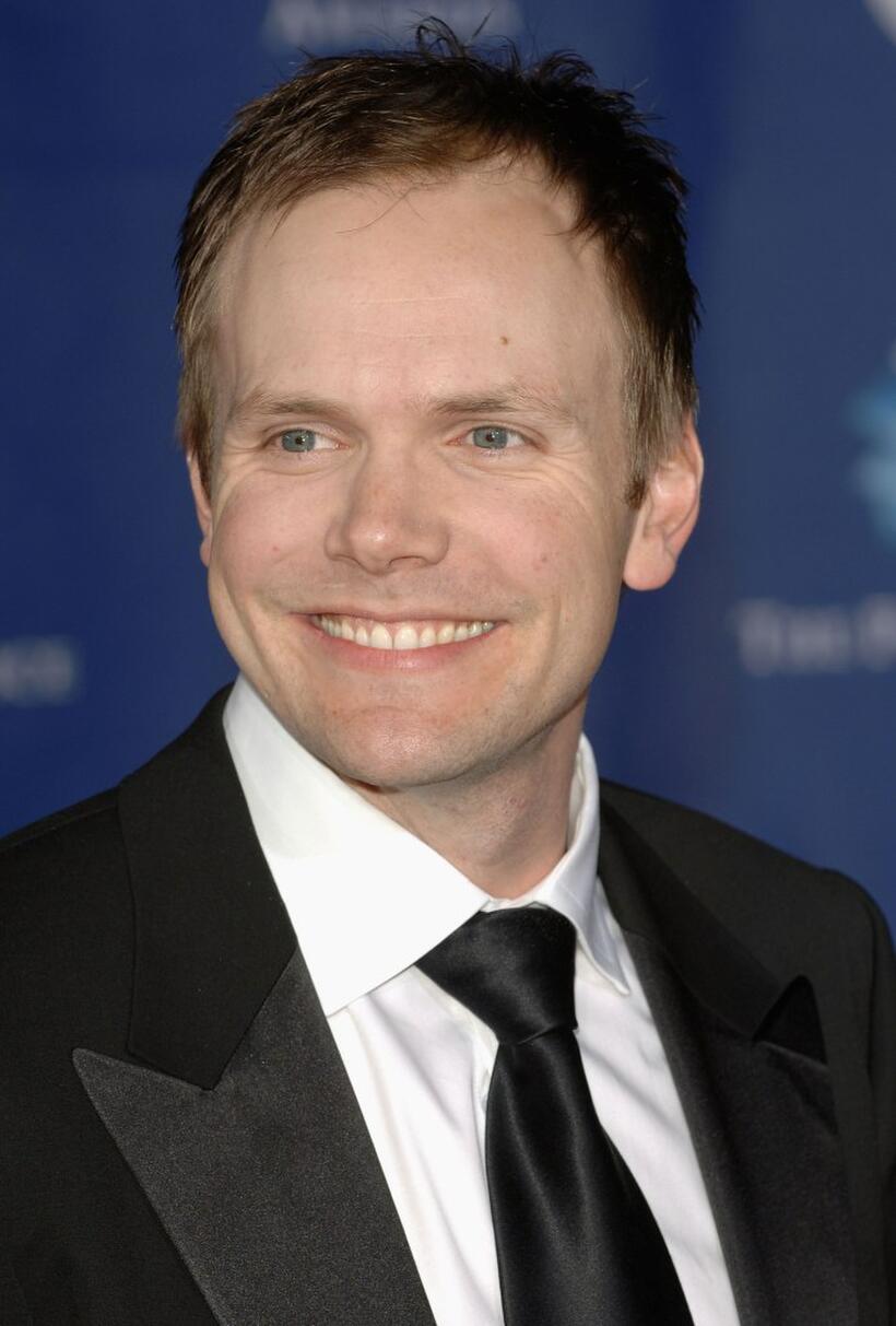 Joel McHale at the 32nd Annual People's Choice Awards.