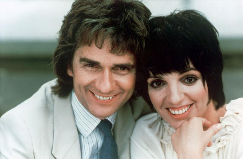 Dudley Moore and Liza Minnelli on the set of the film "Arthur".