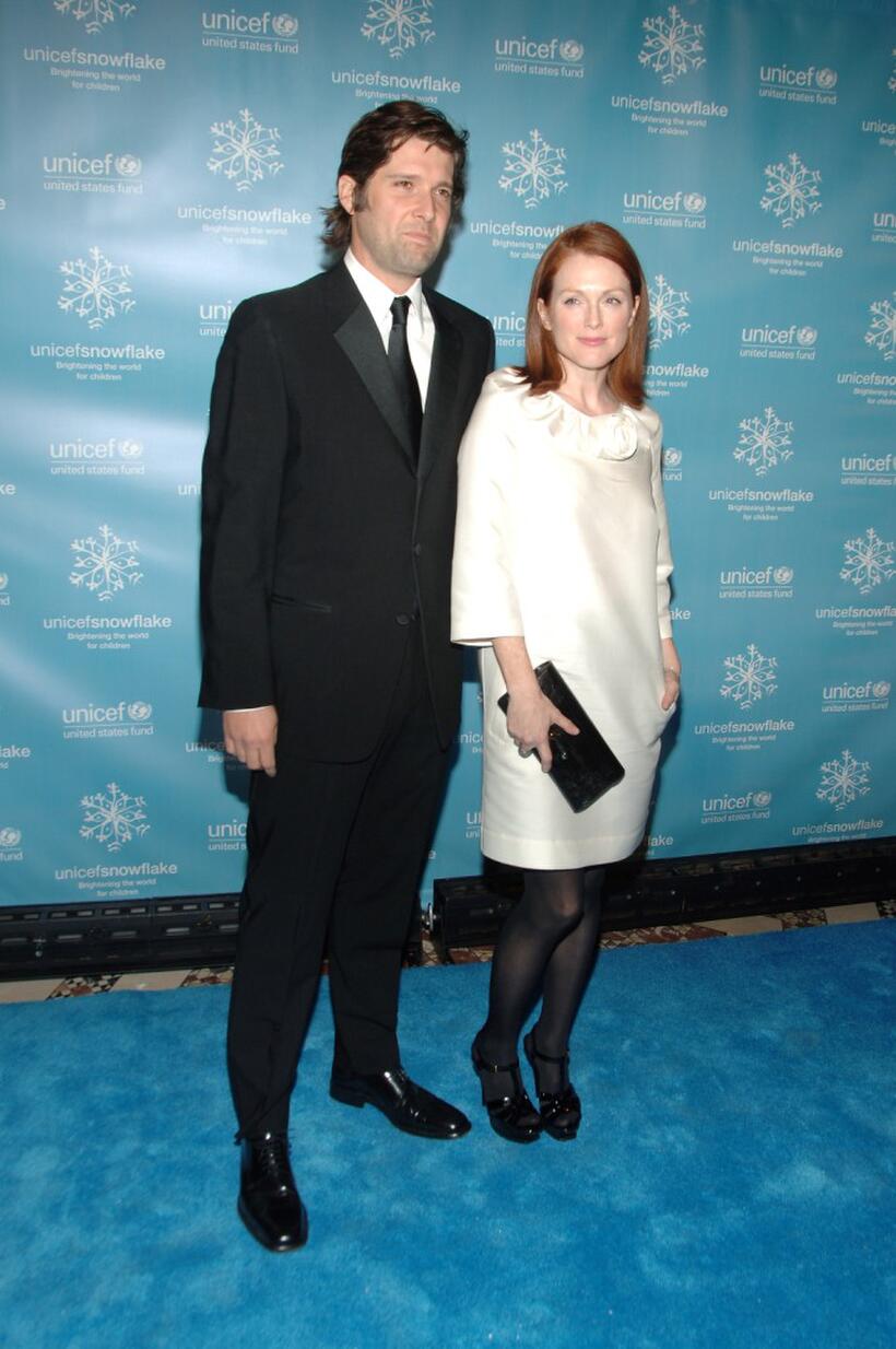 Julianne Moore and Bart Freundlich at the UNICEF 2007 Snowflake Ball.