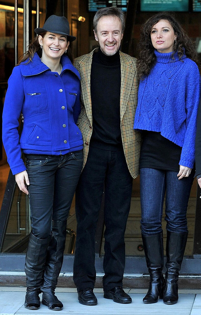 Cuca Escribano, Carlos Hipolito and Marta Belaustegui at the photocall of "Amores Locos."