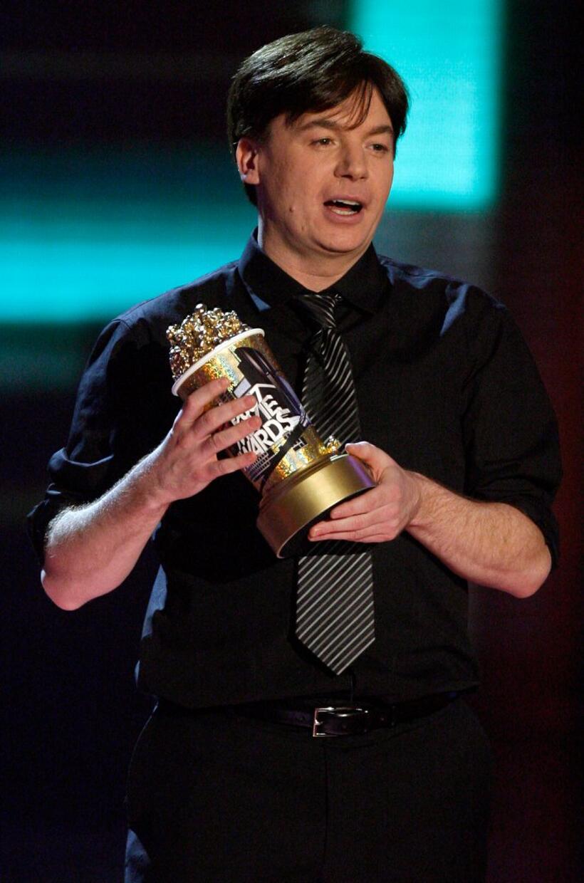 Mike Myers at the 2007 MTV Movie Awards, accepts the "MTV Generation Award".