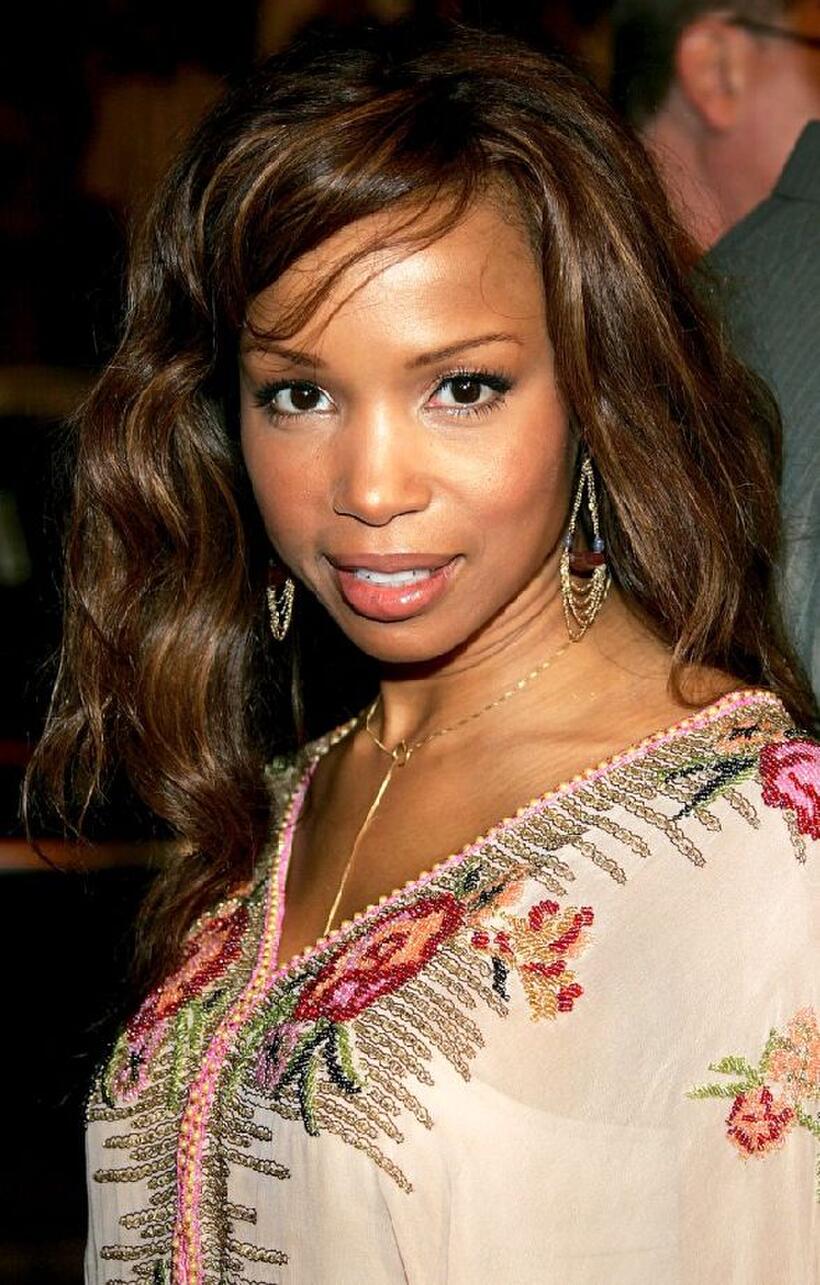 Elise Neal at the premiere of "Get Rich Or Die Tryin."
