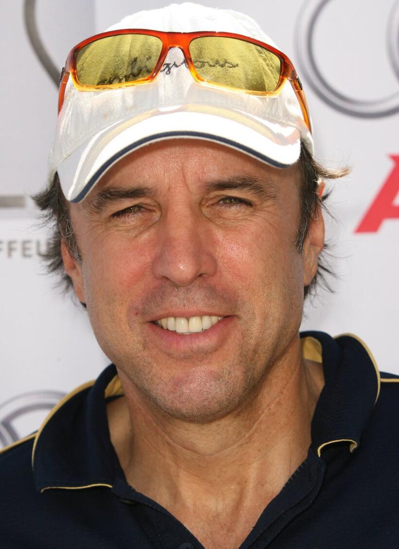 Kevin Nealon at the Elizabeth Glaser Pediatric Aids Foundation Golf Tournment.