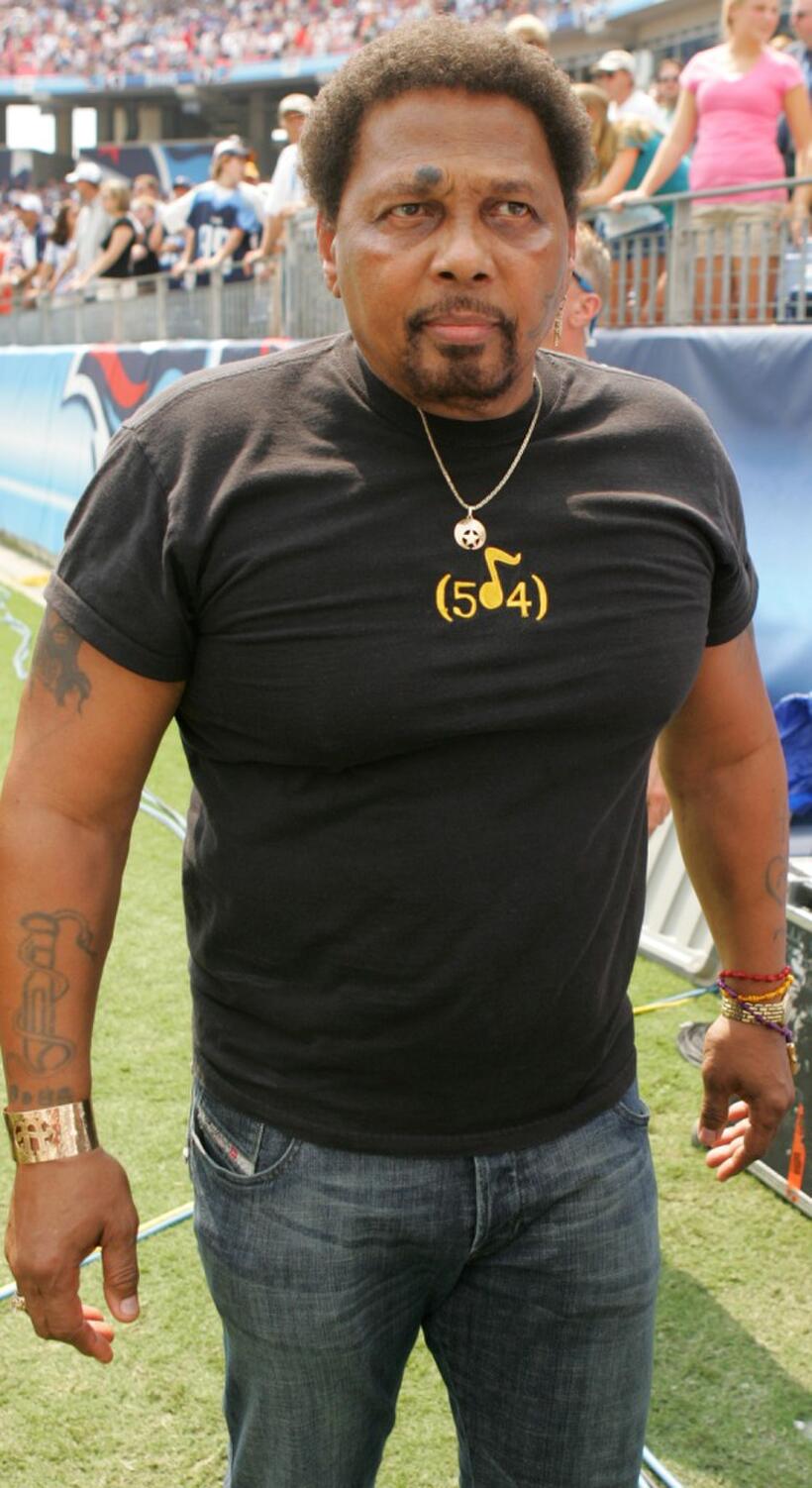 Aaron Neville at the game between the New York Jets and the Tennessee Titans.