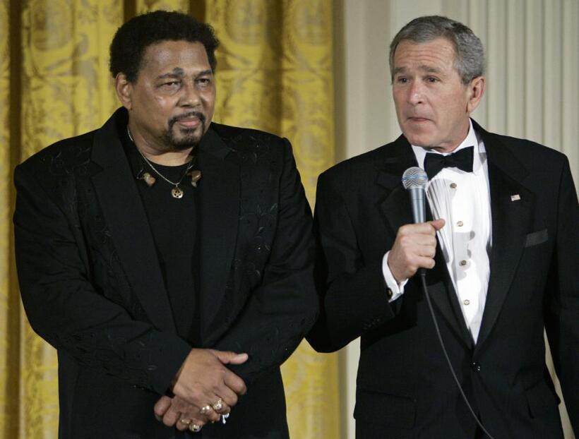 Aaron Neville and George W. Bush at the evening honoring the governors of all the US states and territories.