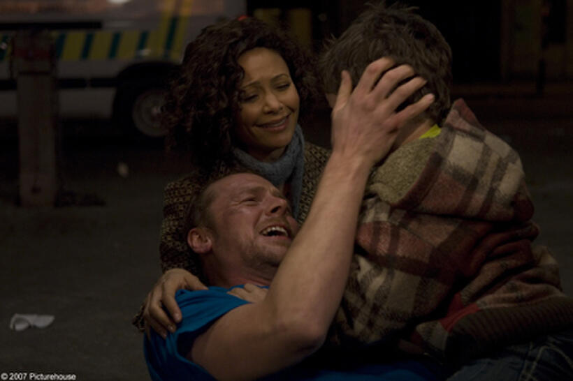 Thandie Newton and Simon Pegg in "Run, Fat Boy, Run."