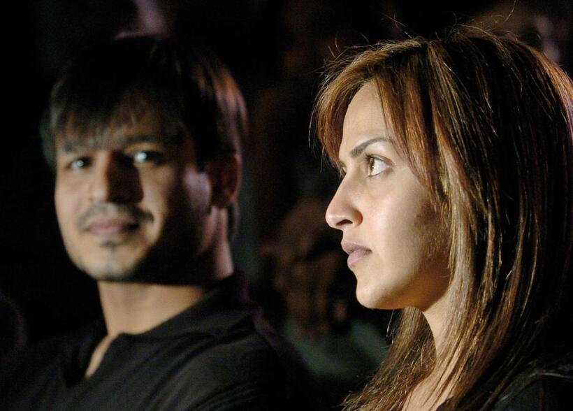 Vivek Oberoi and Esha Deol at the Indian International Filmfare Award (IIFA).