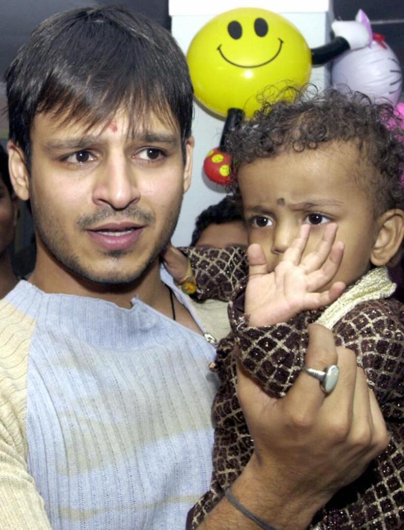 Vivek Oberoi at the function to open the 2004 Rose Day, a day dedicated to cancer patients.