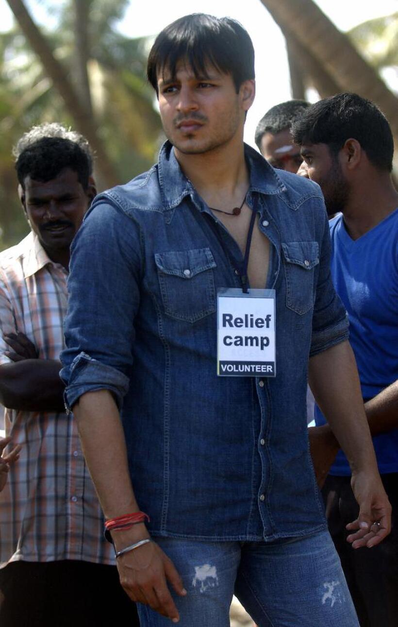 Vivek Oberoi at the Tsunami relief efforts at fishing village in Cuddalore.
