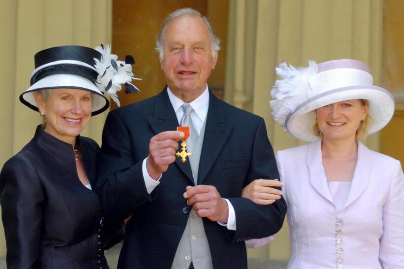 Geoffrey Palmer, his wife Sally and daughter Harriet at the Buckingham Palace.