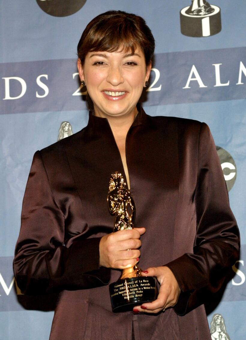Elizabeth Pena at the 2002 ALMA Awards.