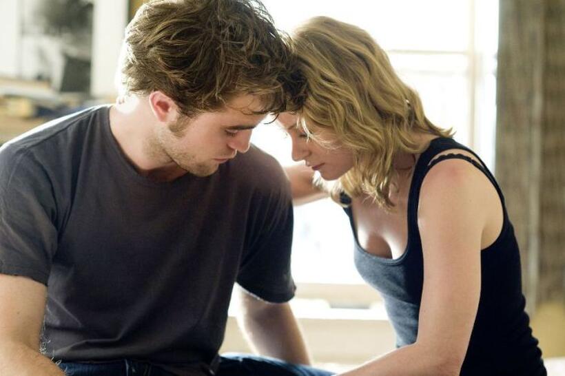 Robert Pattinson and Emilie de Ravin in "Remember Me."