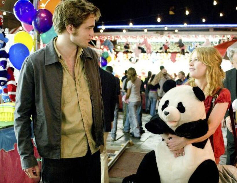 Robert Pattinson and Emilie de Ravin in "Remember Me."