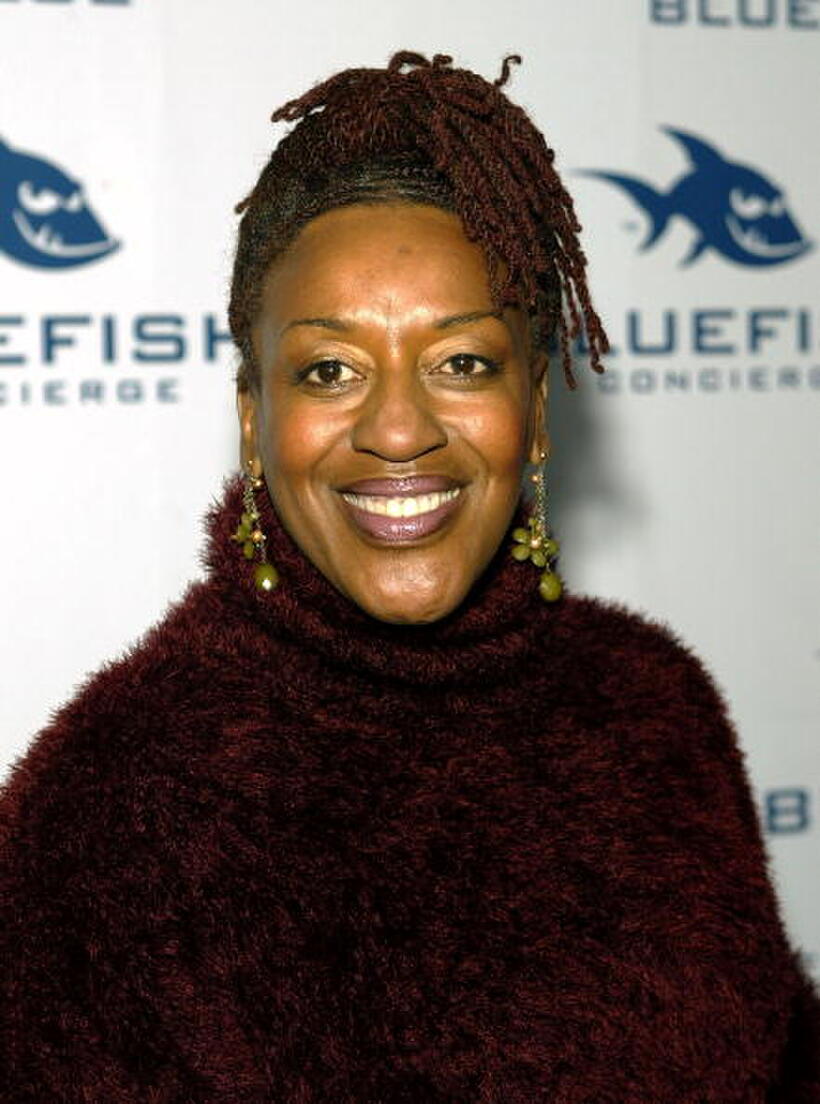 CCH Pounder at the 2005 Oscar gift lounge "Make the Discovery".
