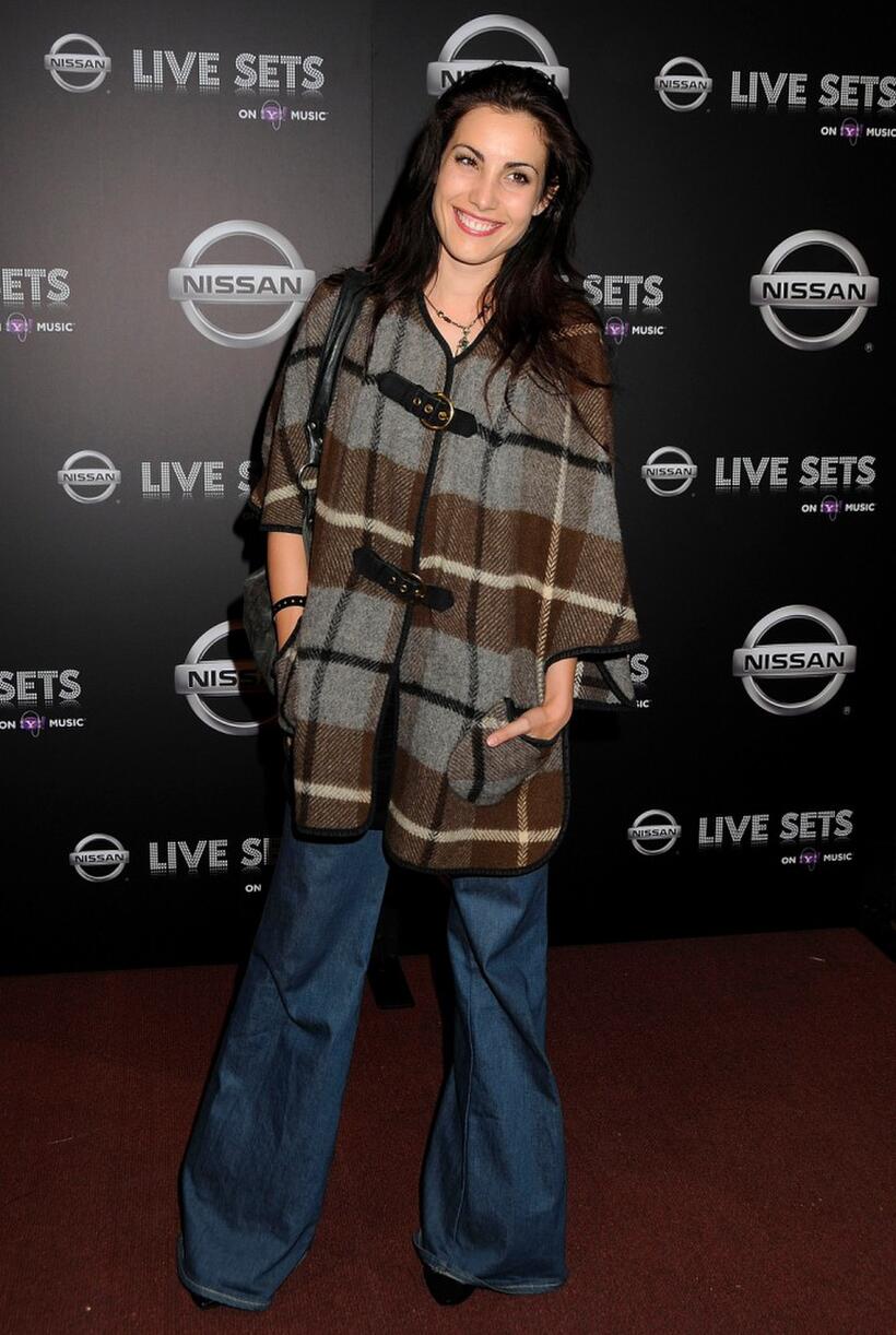 Carly Pope at the one year anniversary celebration of "Live Sets On Yahoo! Music."
