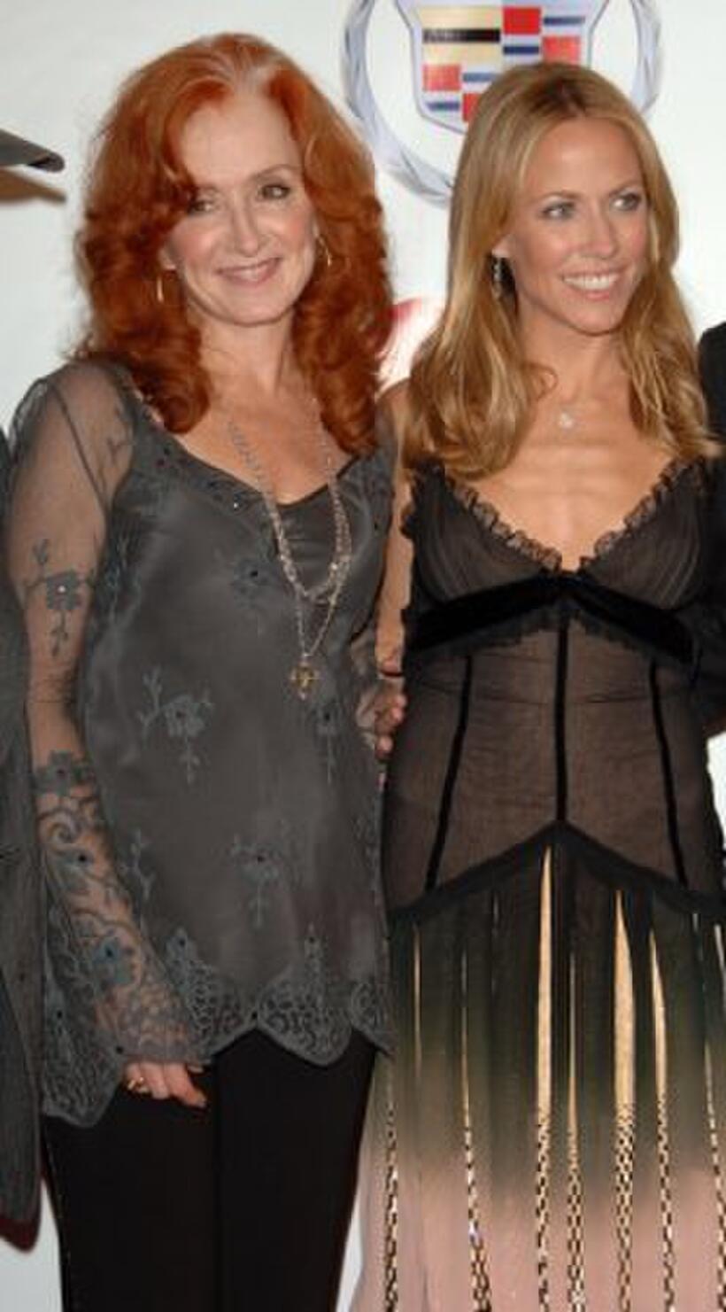 Bonnie Raitt and Sheryl Crow at the 2006 MusiCares Person of the Year honoring James Taylor.