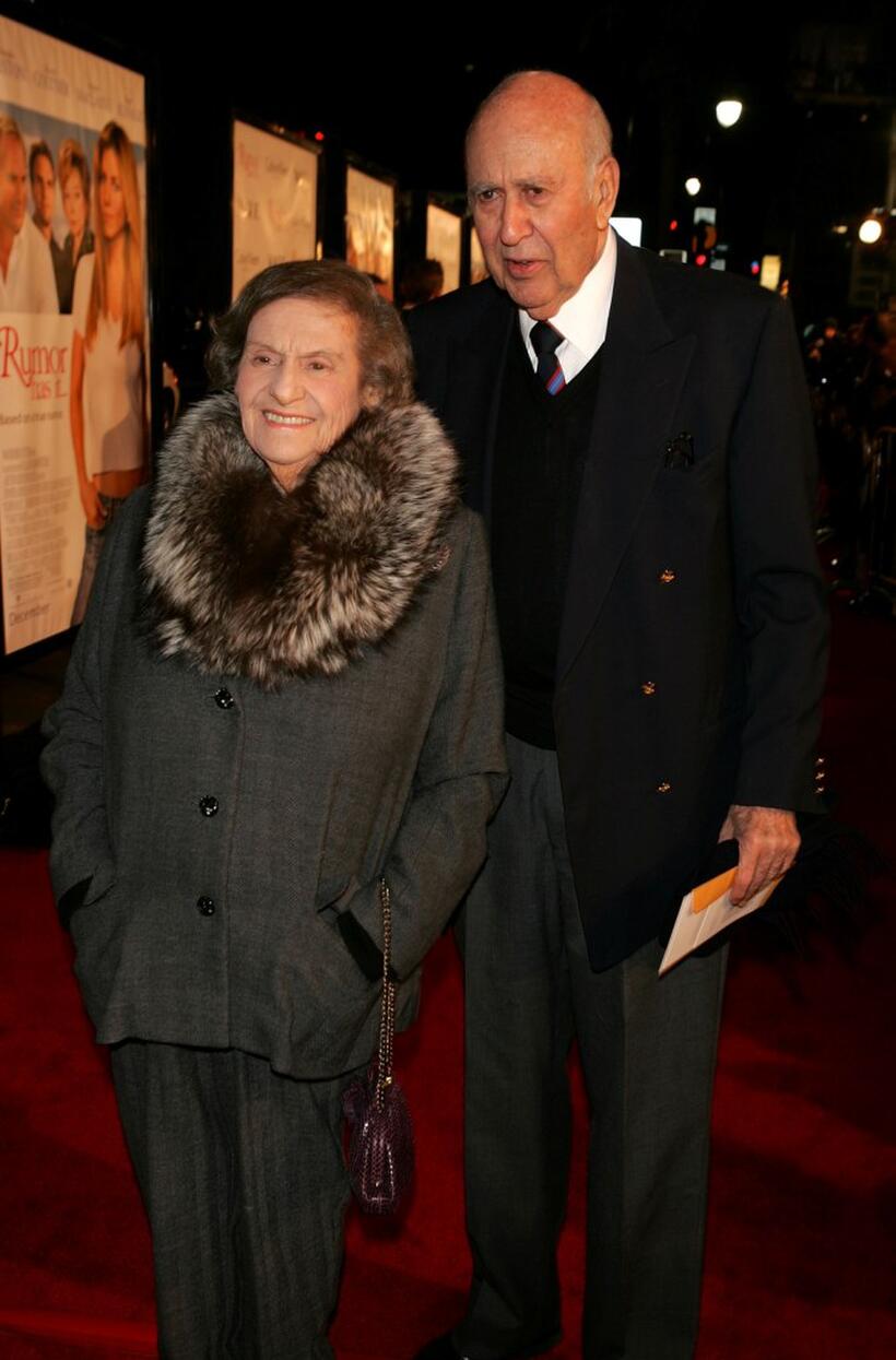 Carl Reiner and wife Estelle Reiner at the California premiere of "Rumor Has It".