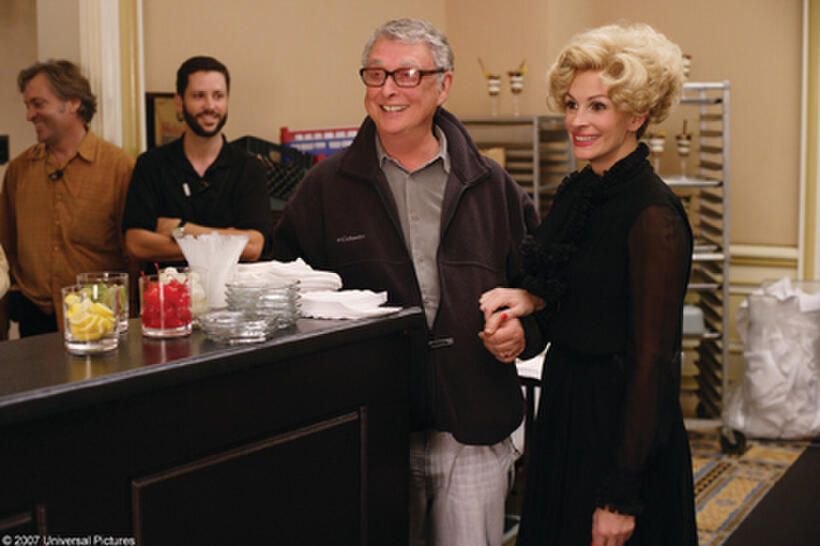 Director Mike Nichols and Julia Roberts on the set of "Charlie Wilson's War."