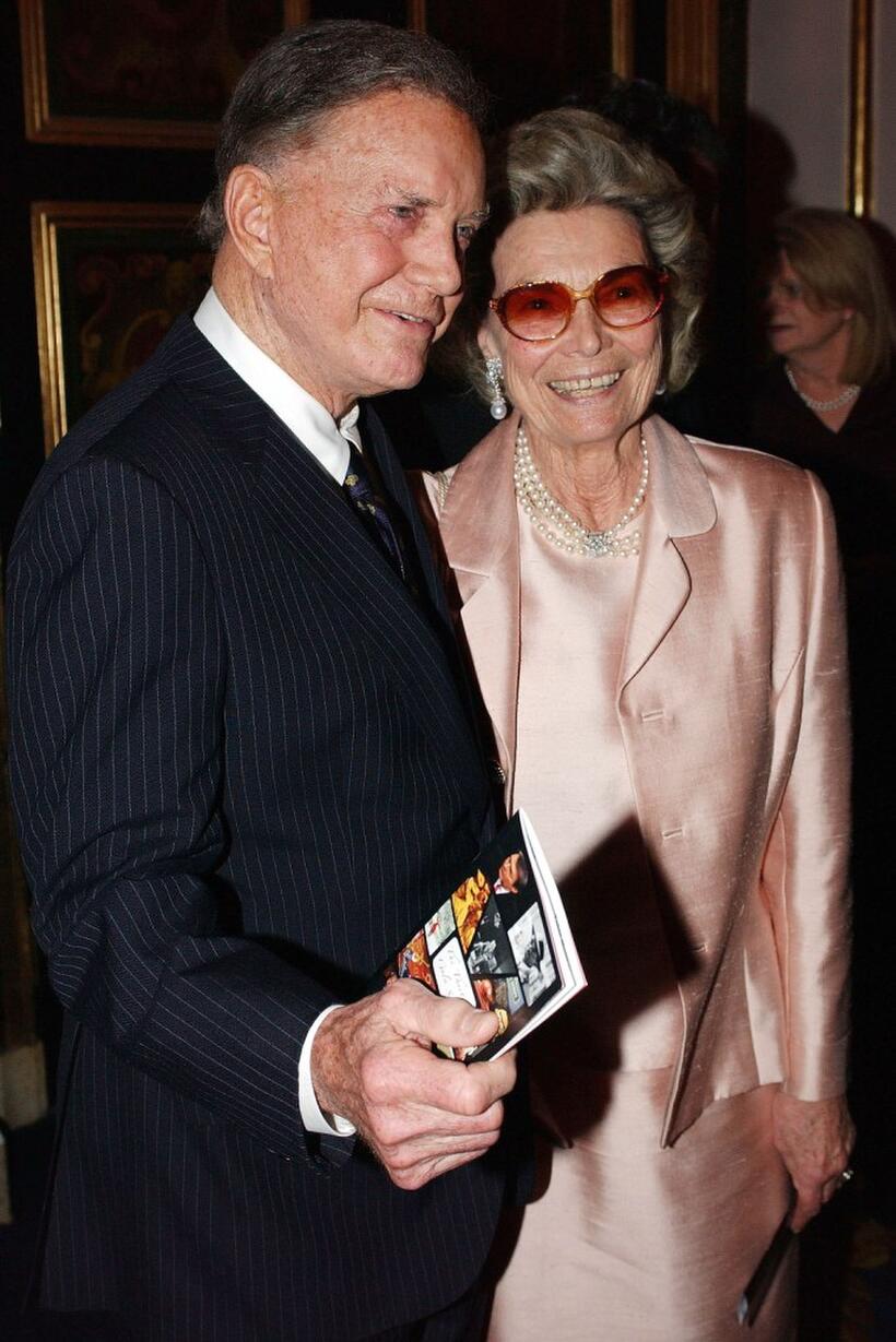 Cliff Robertson and his wife at the 10th Annual Thirteen/wnet Gala Salute honoring Alan Alda.