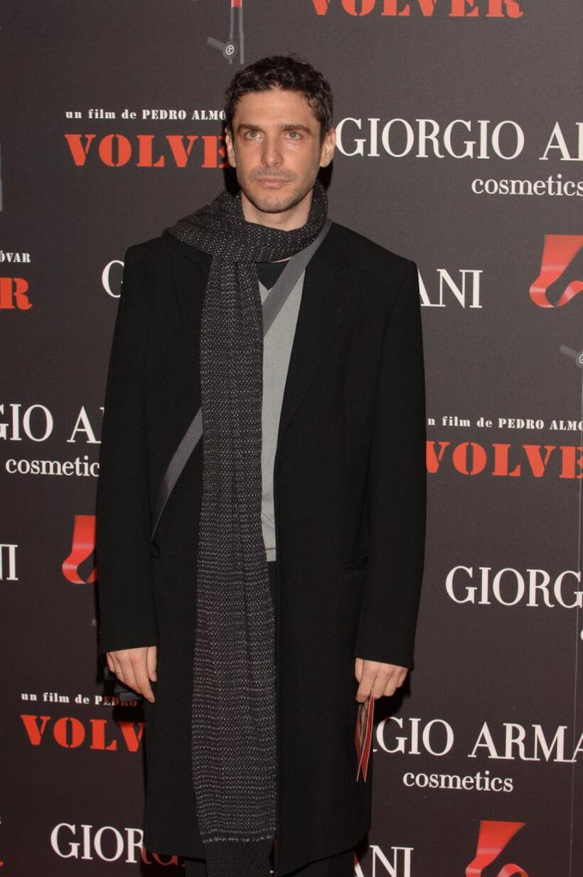 Leonardo Sbaraglia at the Spanish premiere of "Volver."