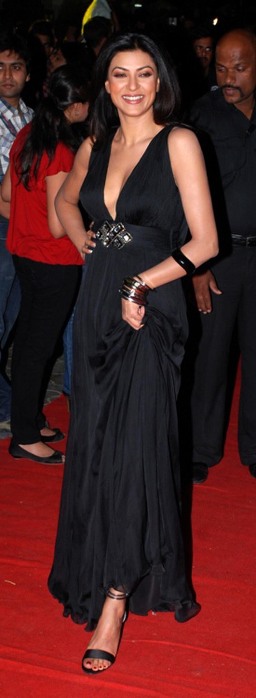 Sushmita Sen at the premiere of "Dulha Mil Gaya."