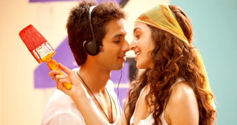 Shahid Kapoor as Karan and Anushka Sharma as Bulbul in "Badmaash Company."