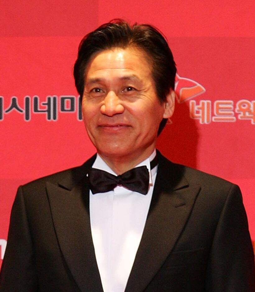 Ahn Sung-ki at the 7th Korean Film Awards.